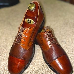 8.5 brown Bostonians